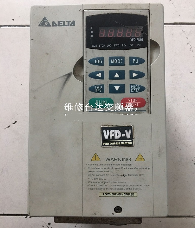 山東煙臺(tái)專(zhuān)業(yè)維修臺(tái)達(dá)變頻器變頻器，承接全國(guó)的臺(tái)達(dá)變頻器變頻器維修業(yè)務(wù)和煙臺(tái)及周邊地區(qū)的安裝調(diào)試業(yè)務(wù)。我們將用精湛的技術(shù)、優(yōu)質(zhì)的服務(wù)為您排憂(yōu)解難！  臺(tái)達(dá)變頻器變頻器維修，可快速解決臺(tái)達(dá)變頻器變頻器故障：整流模塊損壞、逆變模塊損壞、上電無(wú)顯示、顯示過(guò)電壓或欠電壓、顯示過(guò)電流或接地短路、電源與驅(qū)動(dòng)板啟動(dòng)顯示過(guò)電流、空載輸出電壓正常，帶載后顯示過(guò)載或過(guò)電流、有顯示無(wú)輸出等。     VFD300VL43