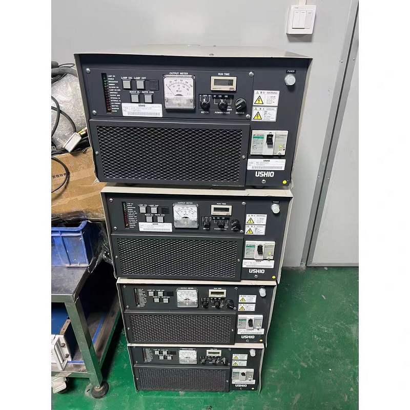USHIORB牛尾UV電源故障維修 1、打開電源后，發(fā)現(xiàn)電源燈開啟一段時間后空開跳閘。考慮是空氣開關(guān)容量過小，此時我們可以疏通送風(fēng)以及排風(fēng)檢查過濾棉。 2、在工作中時，uv燈自動熄滅。該故障的原因有可能使風(fēng)冷不夠，燈管老化，超過其使用壽命，也有可能是電源電壓過低，電源缺項(xiàng)。此時我們可以考慮檢查并更換uv燈管，提高電源電壓，配置一個穩(wěn)壓器。 3、在作業(yè)時，UV固化爐的固化效果不理想。有可能是uv等與工件的距離過大，uc燈老化，超過了它的使用壽命。我們可以在溫度允許的情況下，適當(dāng)調(diào)整一下uv燈與工件的距離，如果還是沒有解決問題的話可以更換uv燈的燈管。 4、uv燈不亮。個別新的uv燈管在點(diǎn)火的時候會有困難，可以考慮是uv燈的質(zhì)量問題，線路或者變壓器故障。我們可以再一定時間內(nèi)頻繁開啟關(guān)閉uv燈，或者考慮更換uv燈管，檢查線路以及變壓器并及時處理故障。 5、變壓器溫度過高。散熱風(fēng)機(jī)運(yùn)轉(zhuǎn)不正常，排風(fēng)量不夠，通風(fēng)不好?？梢詸z查并清理一下風(fēng)機(jī)，問題嚴(yán)重時刻考慮更換風(fēng)機(jī)。 6、風(fēng)機(jī)有異聲?？紤]是軸承損壞，可以更換軸承來結(jié)局問題。 USHIORB牛尾UV曝光機(jī)驅(qū)動電源維修UV燈不亮。 (1) 故障原因：設(shè)置故障 解決方法：確認(rèn)UV電源是否接通，模塊按鍵是否按下亮紅燈，液晶屏上是否顯示模塊“開啟” (2) 故障原因：線路原因 解決方法：用萬用表測量UV電路是否暢通. (3) 故障原因：UV燈板損壞 解決方法：檢查水循環(huán)系統(tǒng)是否正常工作，UV燈損壞很大可能是因?yàn)樗h(huán)出問題，導(dǎo)致散熱不良造成的。并跟換ＵＶ燈板。